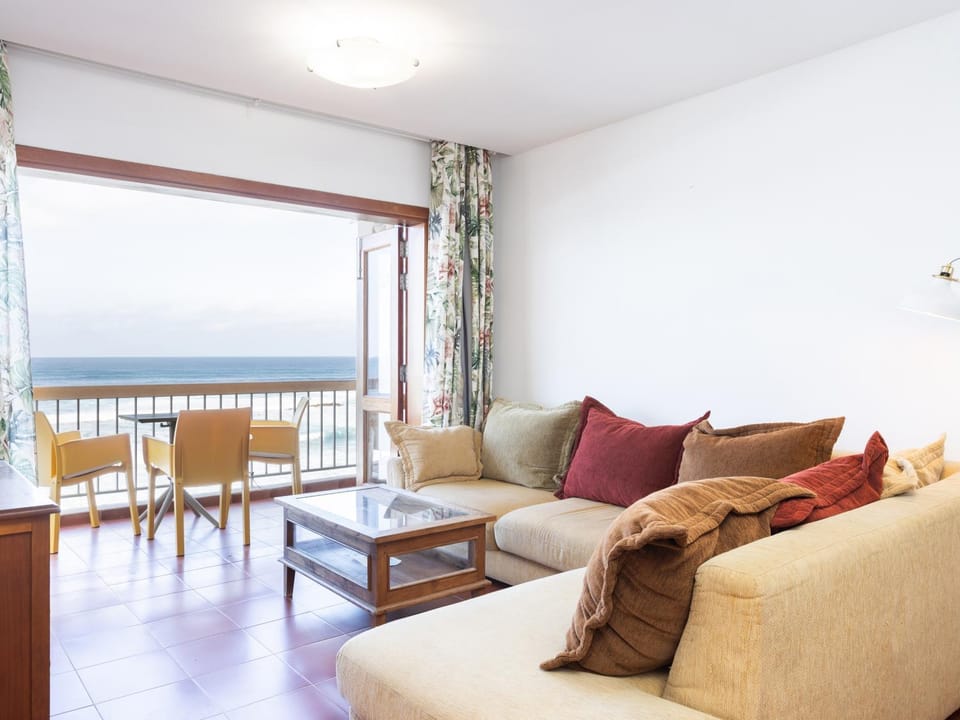 View (from property/room), Balcony/Terrace, Living room, Dining area, Sea view