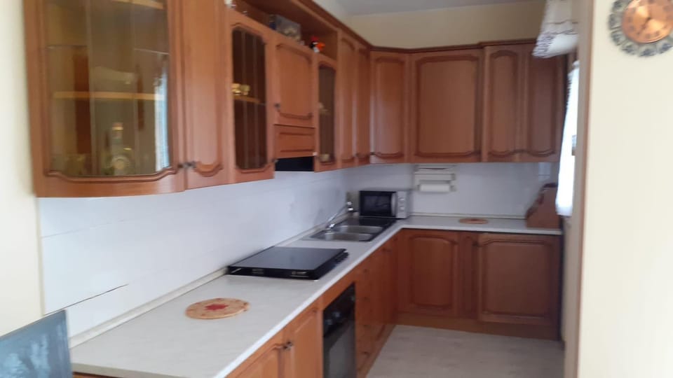 Kitchen or kitchenette, microwave, oven, stove