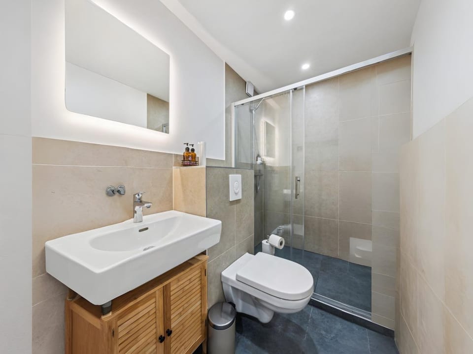 Shower, Toilet, Bathroom
