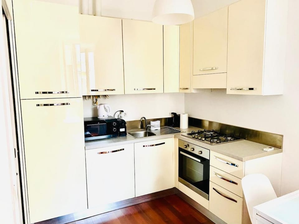 Coffee/tea facilities, Kitchen or kitchenette, dishwasher, oven, stove, toaster