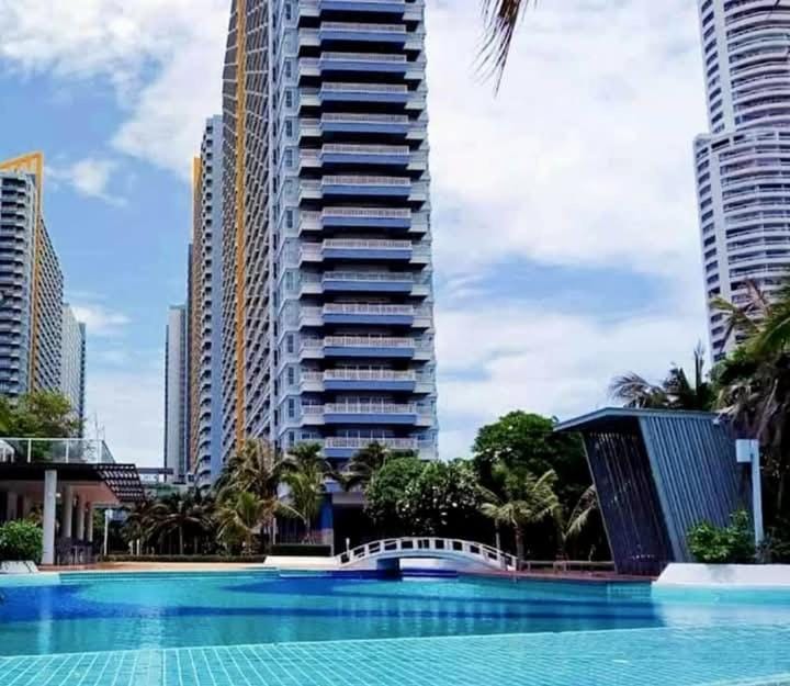 Property building, Day, City view, Pool view, Swimming pool