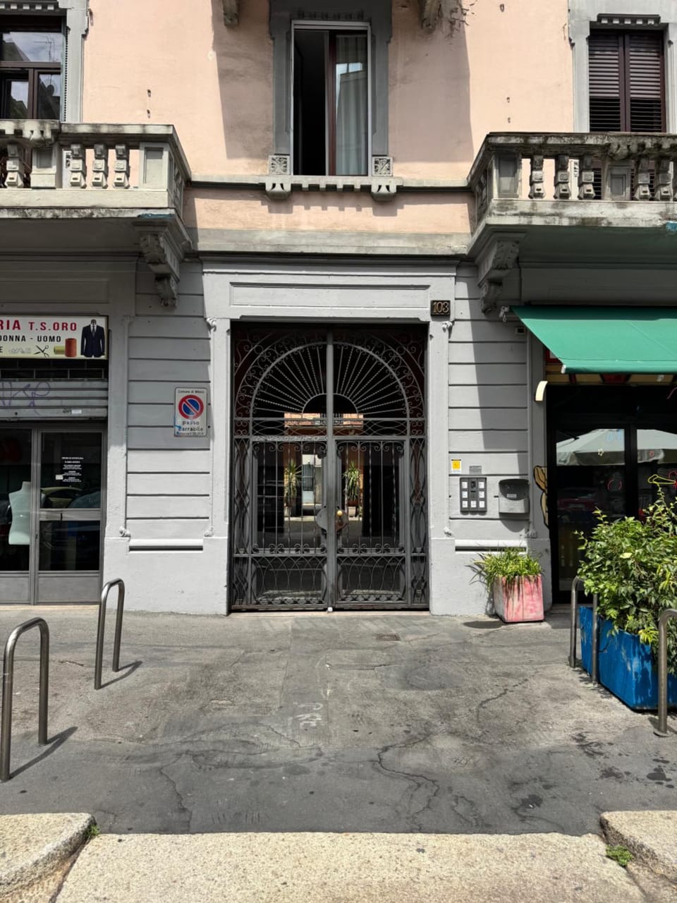 Property building, Facade/entrance