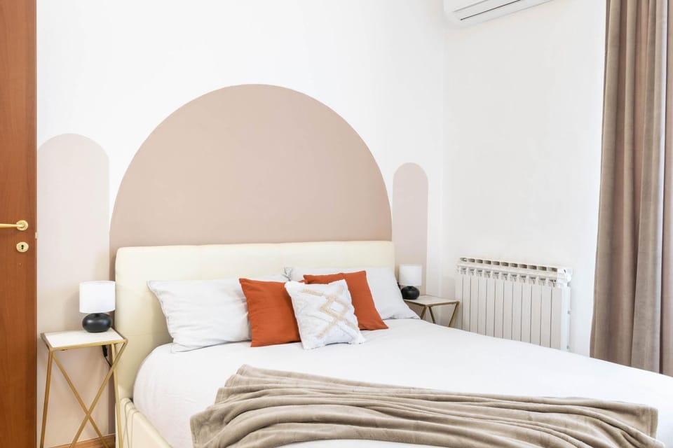 Bed, Photo of the whole room, Bedroom, internet, air conditioner