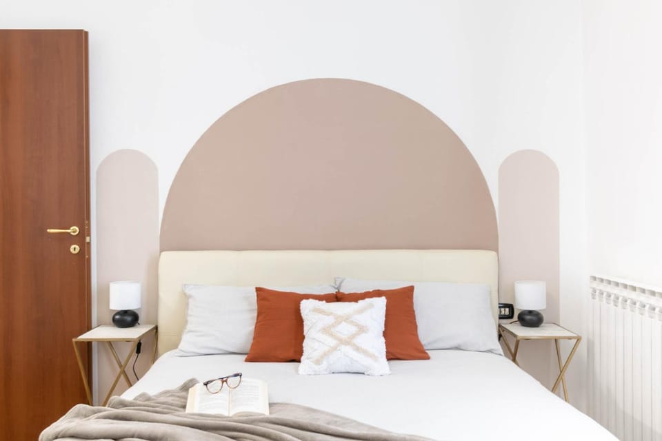Bed, Photo of the whole room, Bedroom, internet, wardrobe