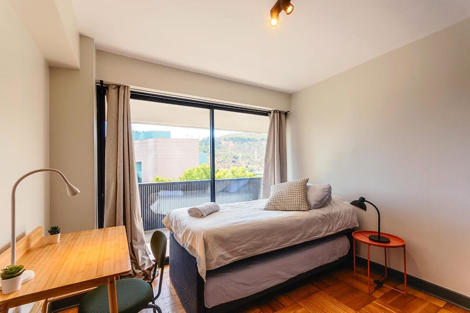 Bed, Seating area
