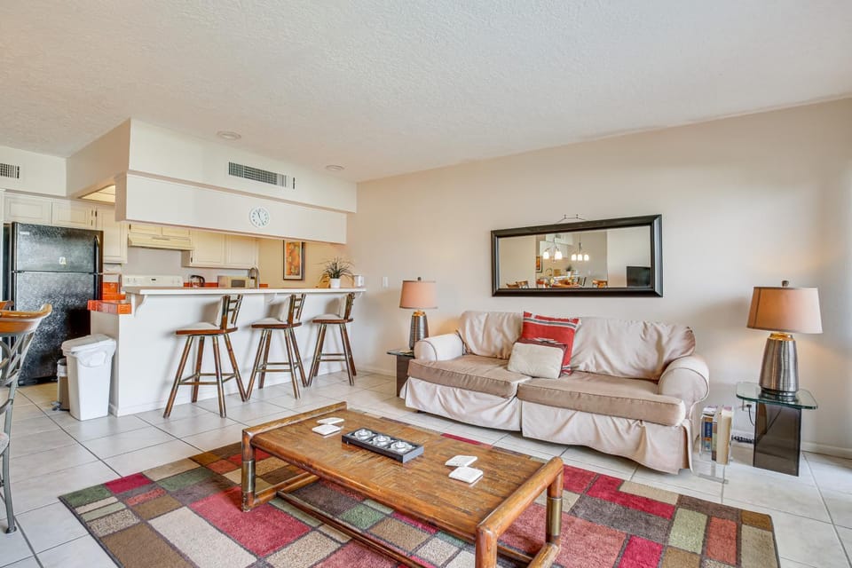 3 Mi to Dtwn Palm Springs: Condo w/ Pool Access! House in Palm Springs