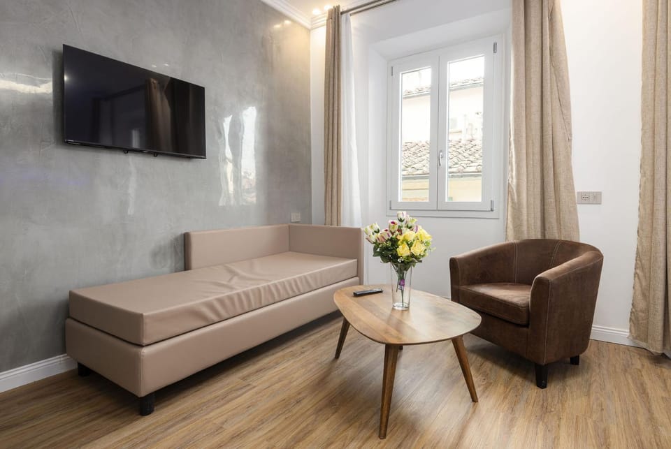 TV and multimedia, Seating area, Quiet street view