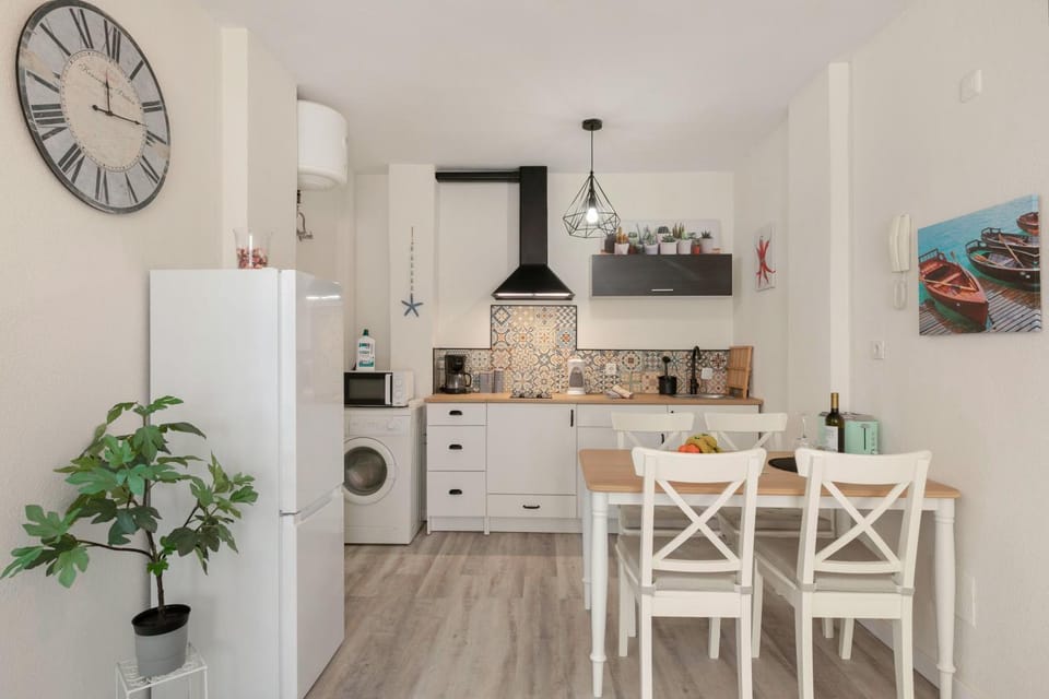 Property building, Kitchen or kitchenette, Living room