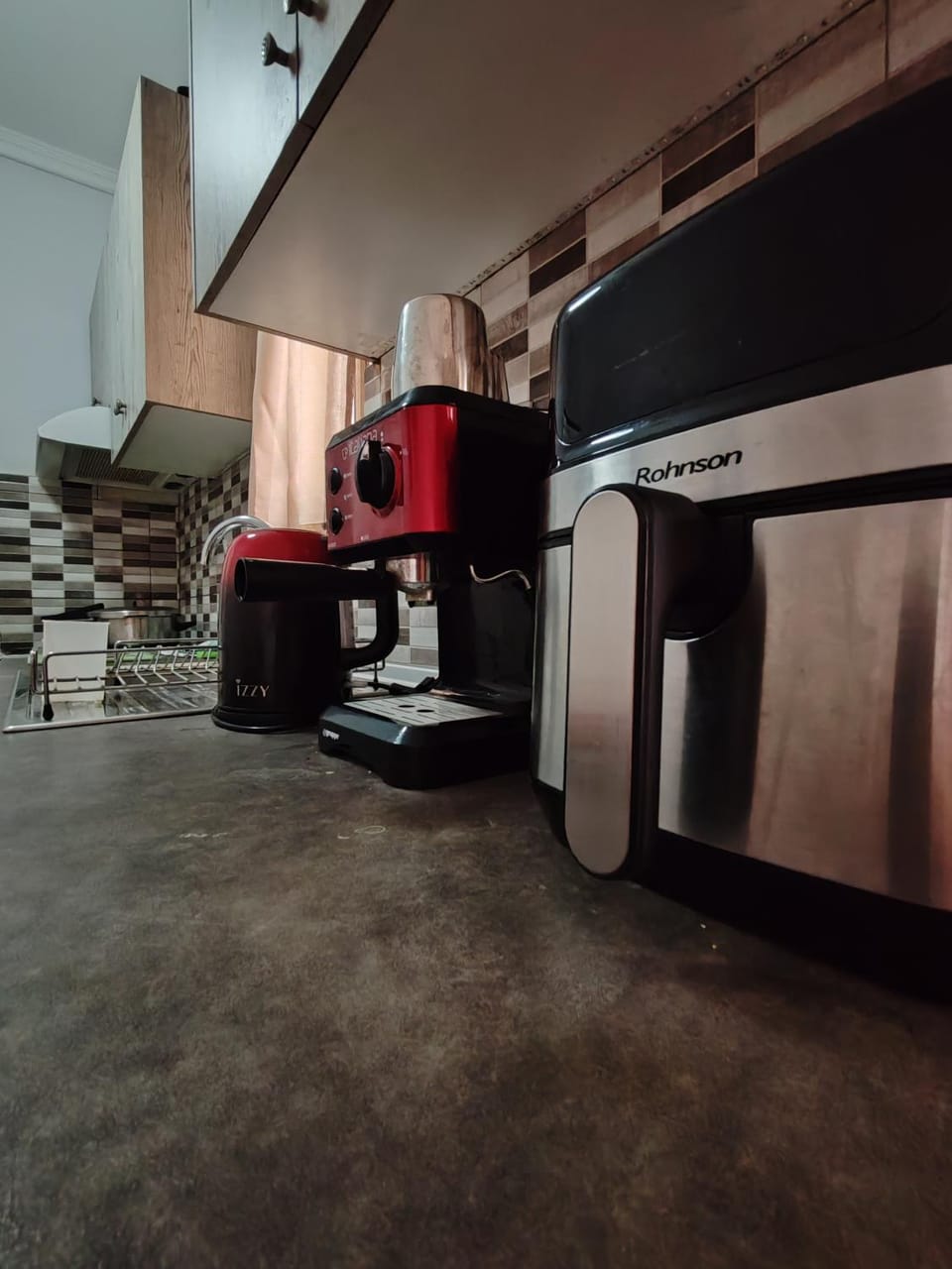 Kitchen or kitchenette, minibar, oven, stove, toaster