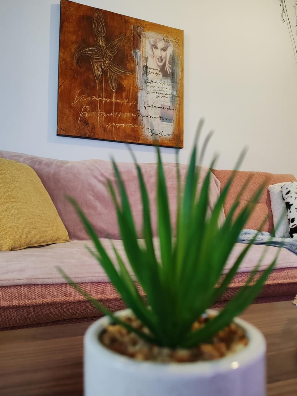 Living room, Decorative detail, Seating area
