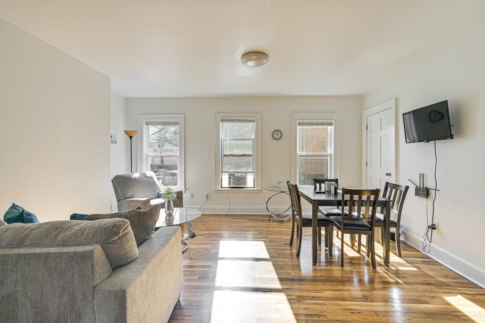 Cozy Cambridge Apartment in College Town! Apartment in Allston