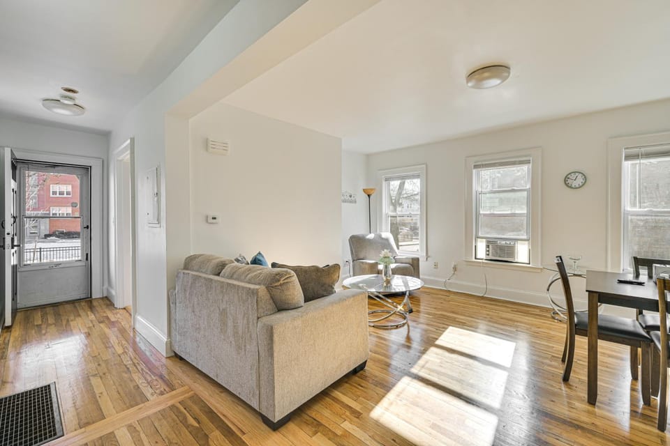 Cozy Cambridge Apartment in College Town! Apartment in Allston