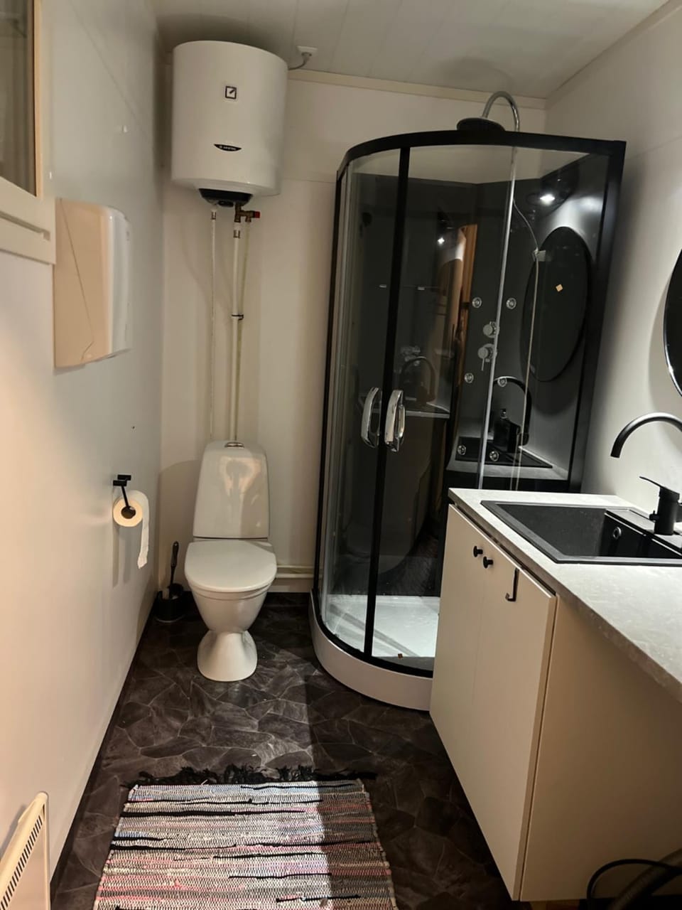Shower, Toilet