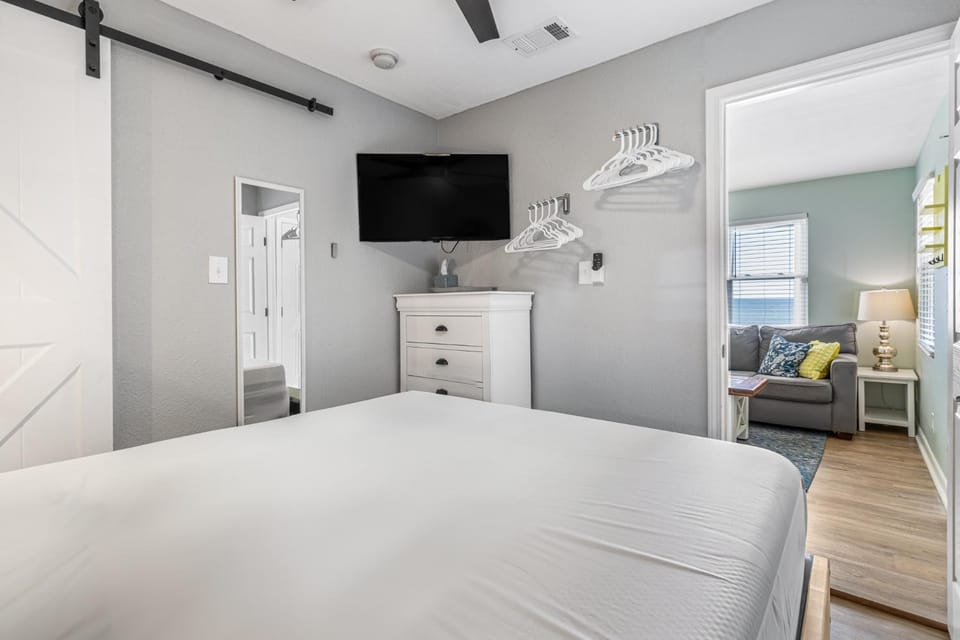 Bed, TV and multimedia, Bedroom, furniture, wardrobe