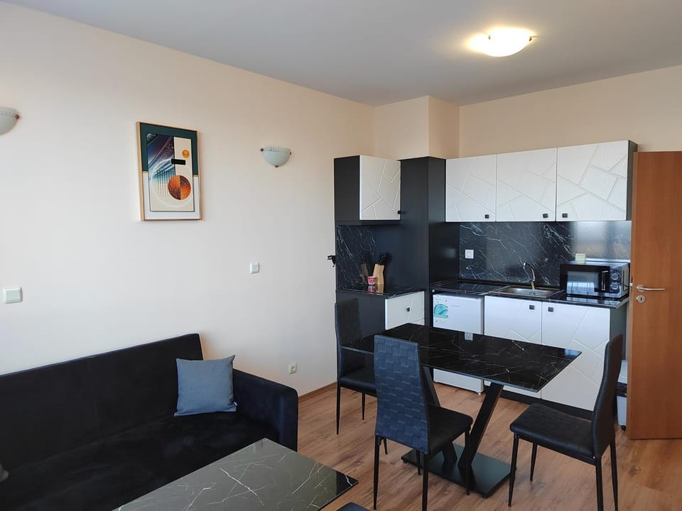 Kitchen or kitchenette, Living room, Seating area