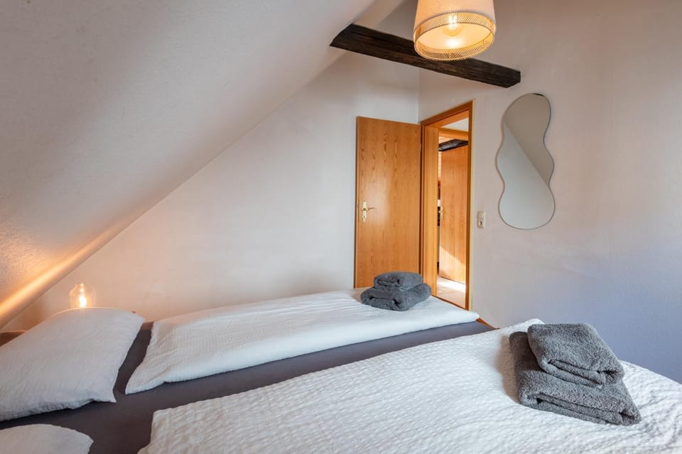 Bed, Photo of the whole room, Bedroom, towels