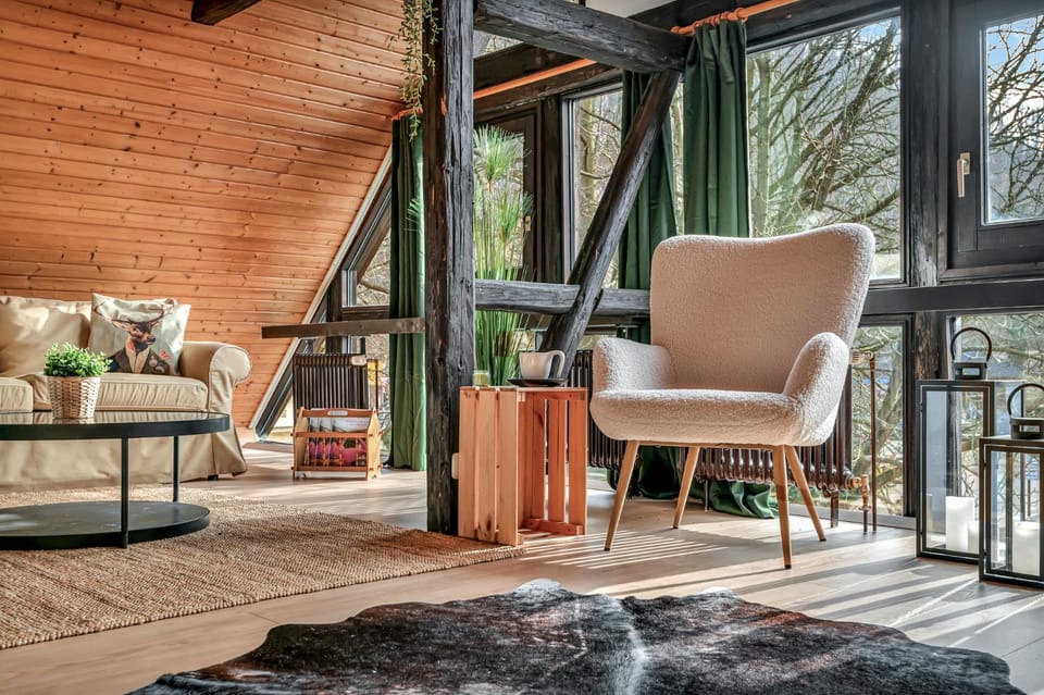 Massage, Living room, Seating area