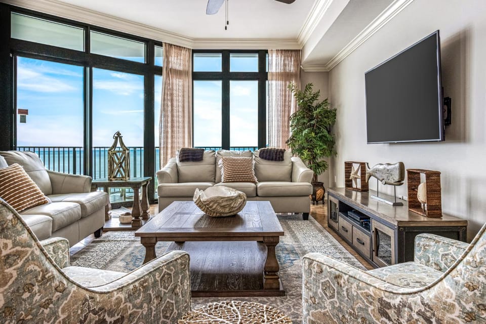 TV and multimedia, View (from property/room), Balcony/Terrace, Living room, Seating area, Sea view, furniture