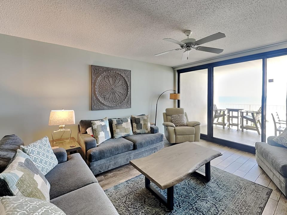 Balcony/Terrace, Living room, Seating area, furniture