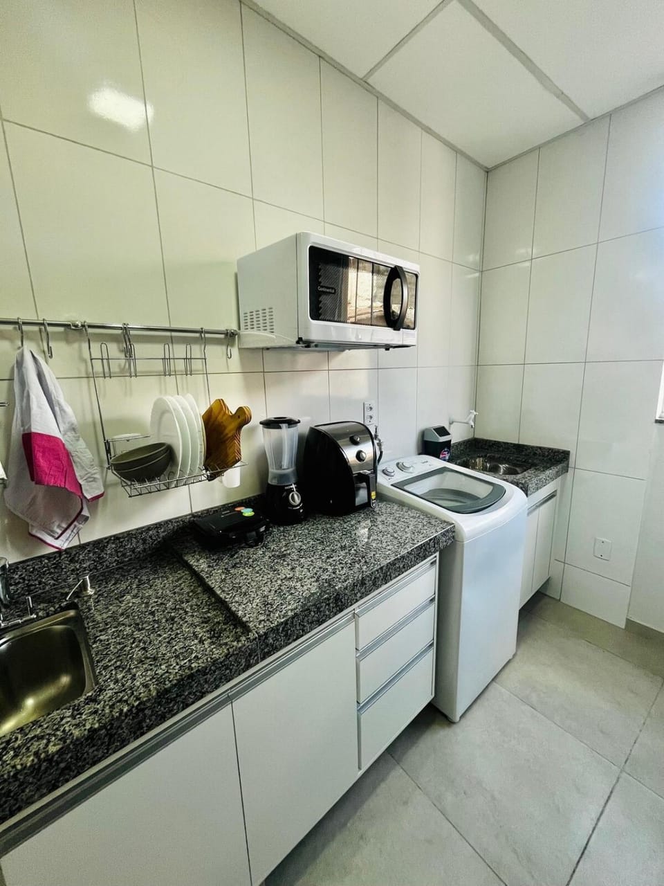 Coffee/tea facilities, Kitchen or kitchenette, stove, toaster