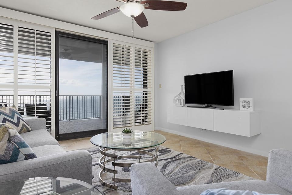 TV and multimedia, Balcony/Terrace, Living room, Seating area, Sea view, furniture