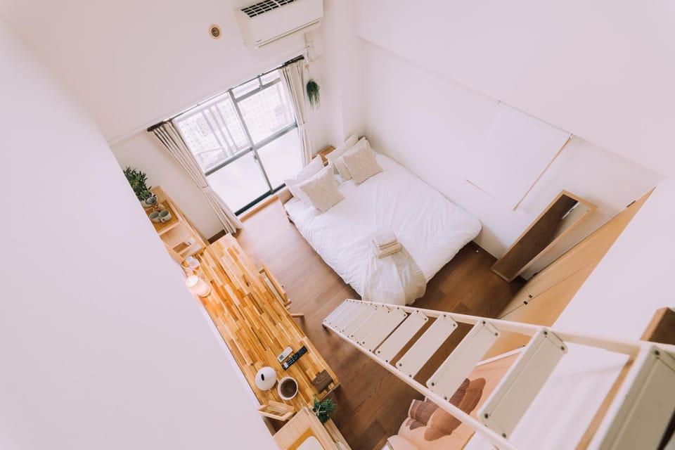 Bed, Photo of the whole room, Seating area, Bedroom, air conditioner