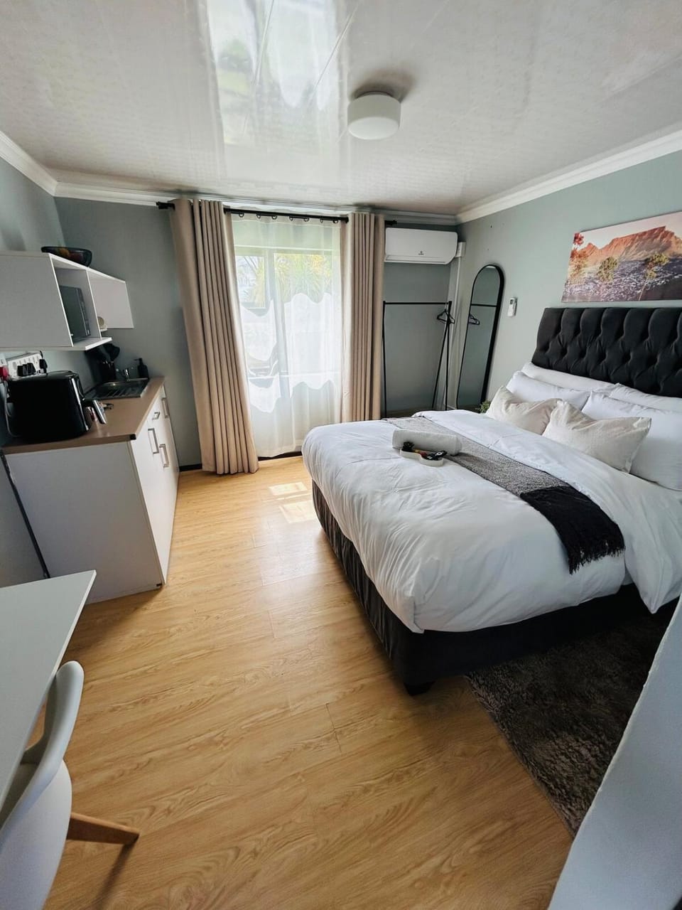 Photo of the whole room