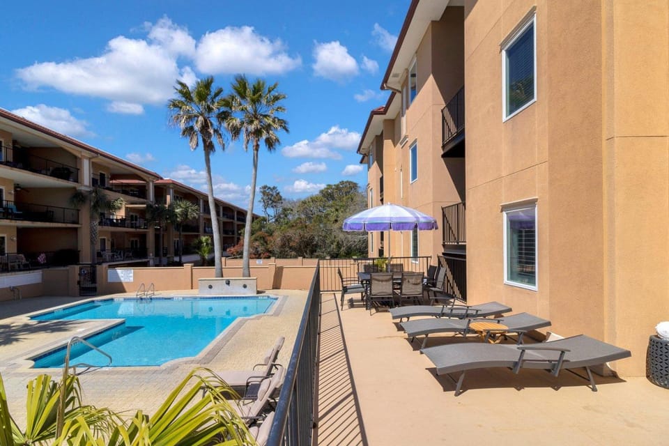 Brass Rail 105 House in Tybee Island