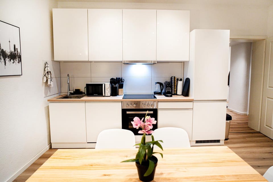 Coffee/tea facilities, Kitchen or kitchenette, Seating area, Dining area, oven, stove, stove, toaster, kitchen, kitchen