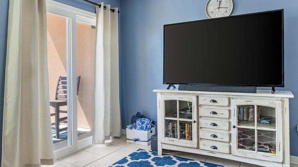TV and multimedia, Balcony/Terrace, Living room, Seating area, furniture