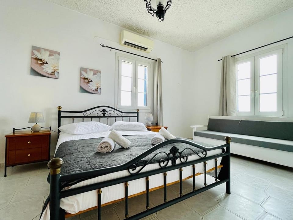 Bed, Bedroom, air conditioner