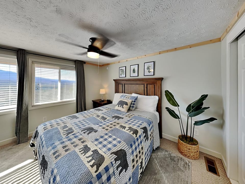 Bed, Bedroom, Mountain view