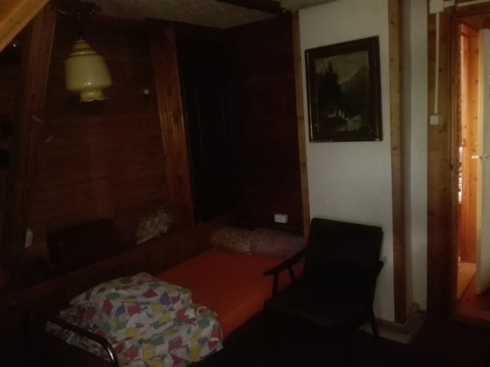 Bed, Photo of the whole room, Seating area, Bedroom
