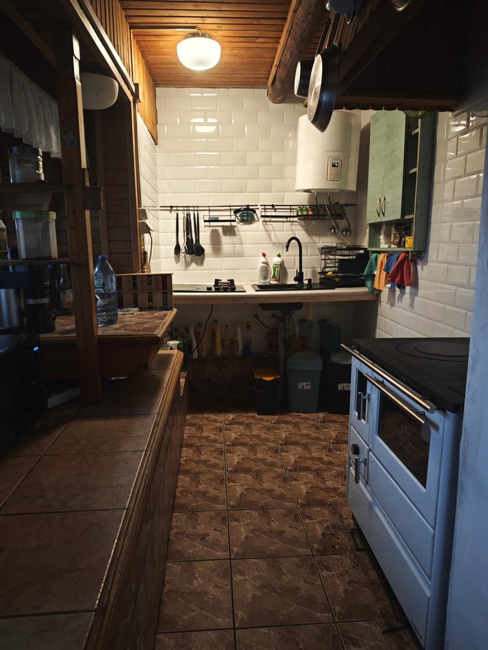 Kitchen or kitchenette, oven, stove