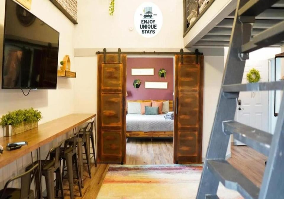 Bed, TV and multimedia, minibar