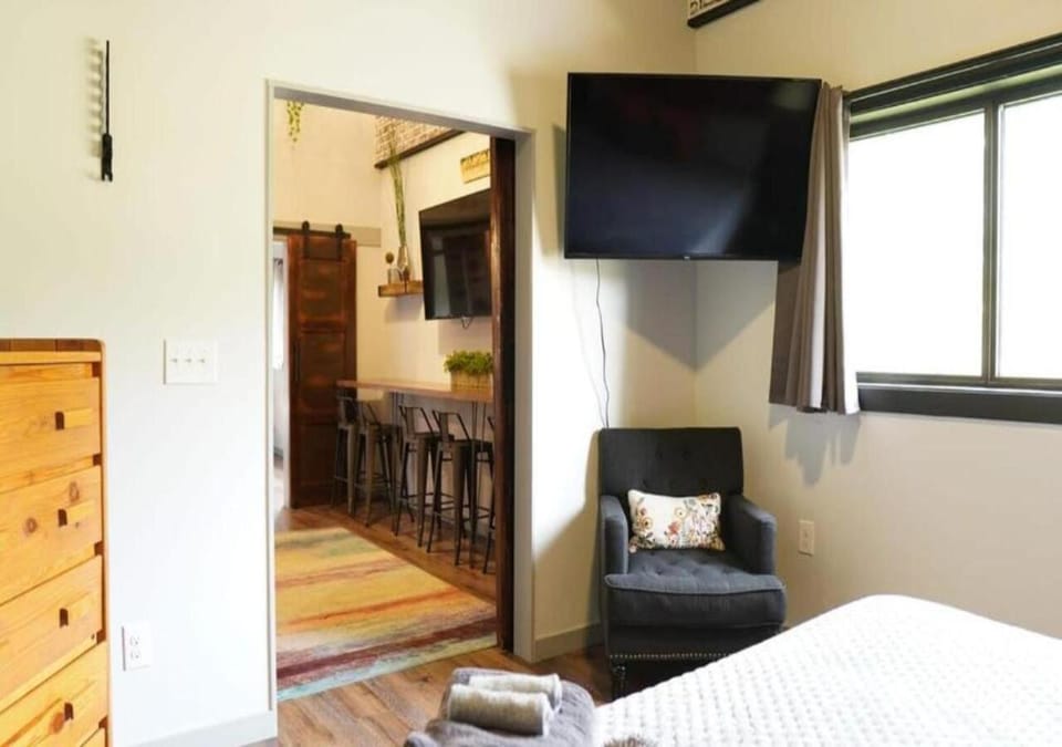 TV and multimedia, Seating area