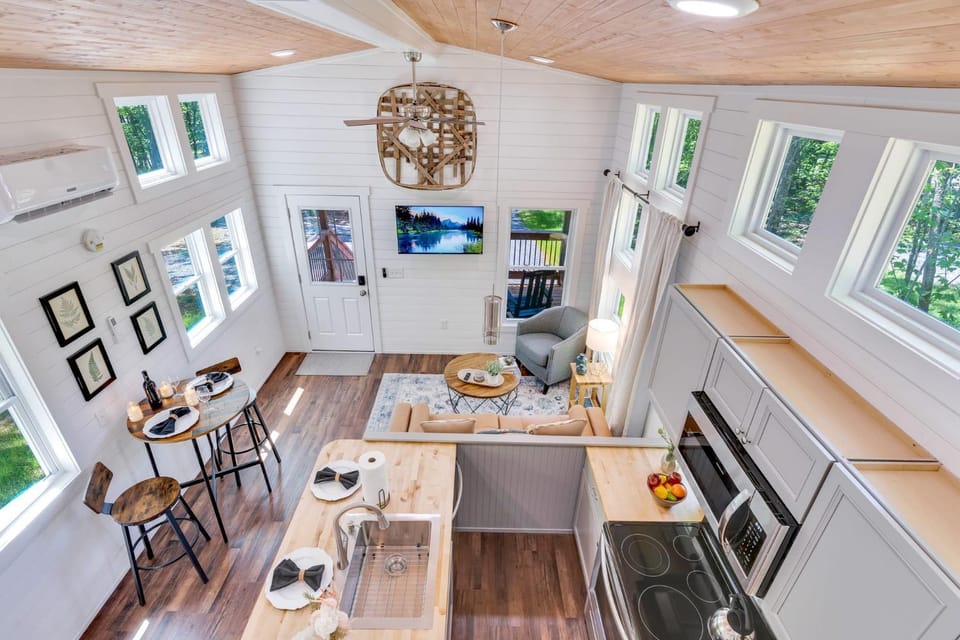 Kitchen or kitchenette, Living room, Seating area