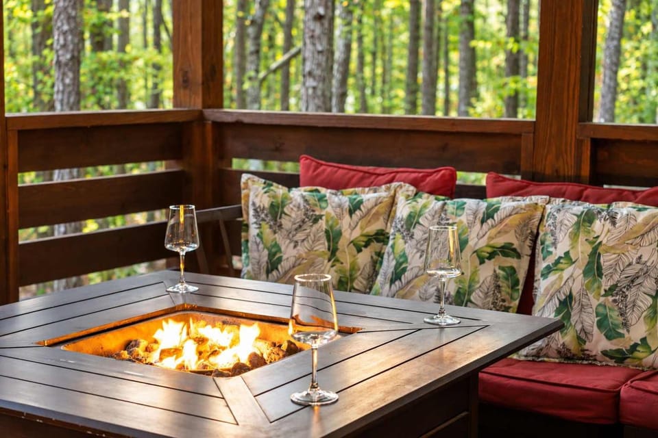 Firefly at Mentone with Hot Tub & Internet House in Alabama
