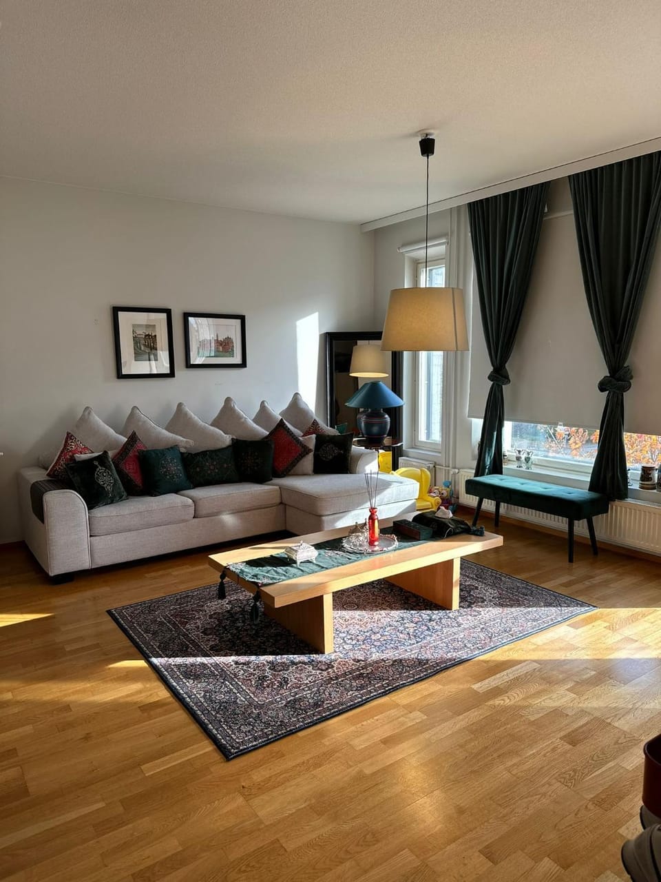 Living room, Seating area