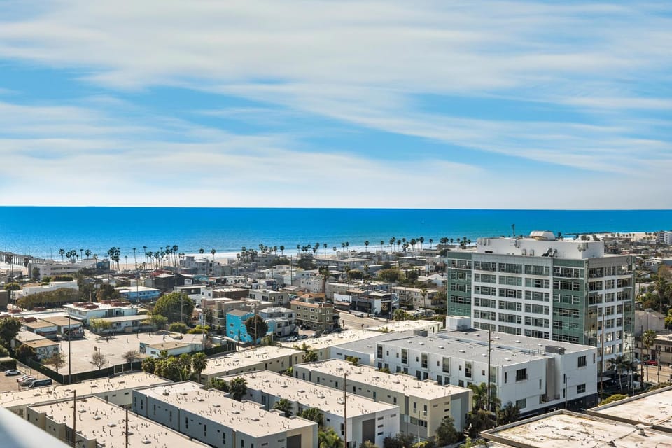 Nearby landmark, Day, Neighbourhood, Bird's eye view, Beach, City view, Sea view, Location