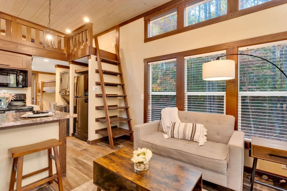 Property building, Living room, Seating area, Dining area, pet friendly, stove