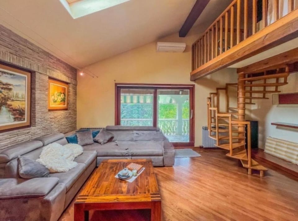Living room, Photo of the whole room, Seating area