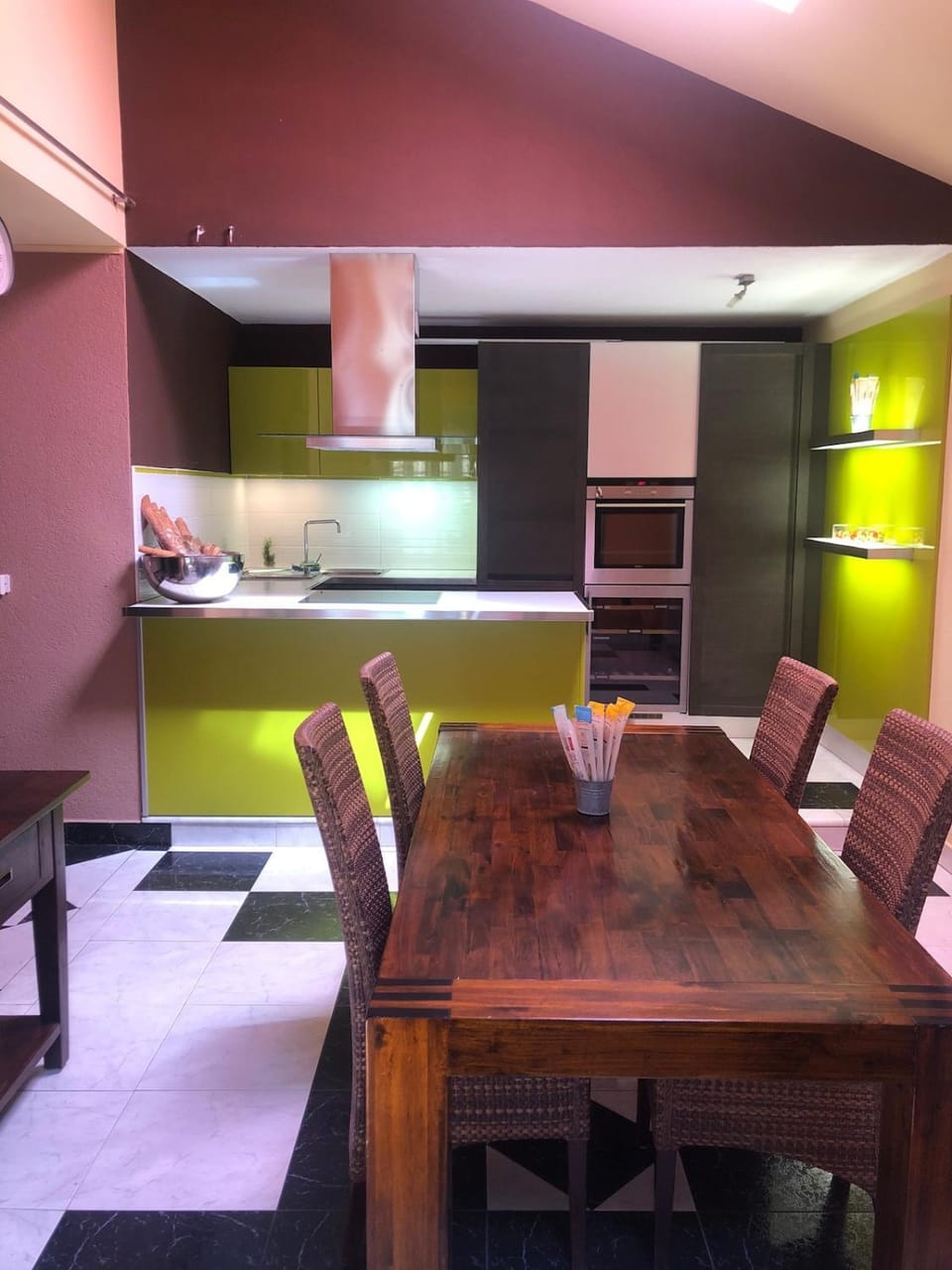 Kitchen or kitchenette, Seating area