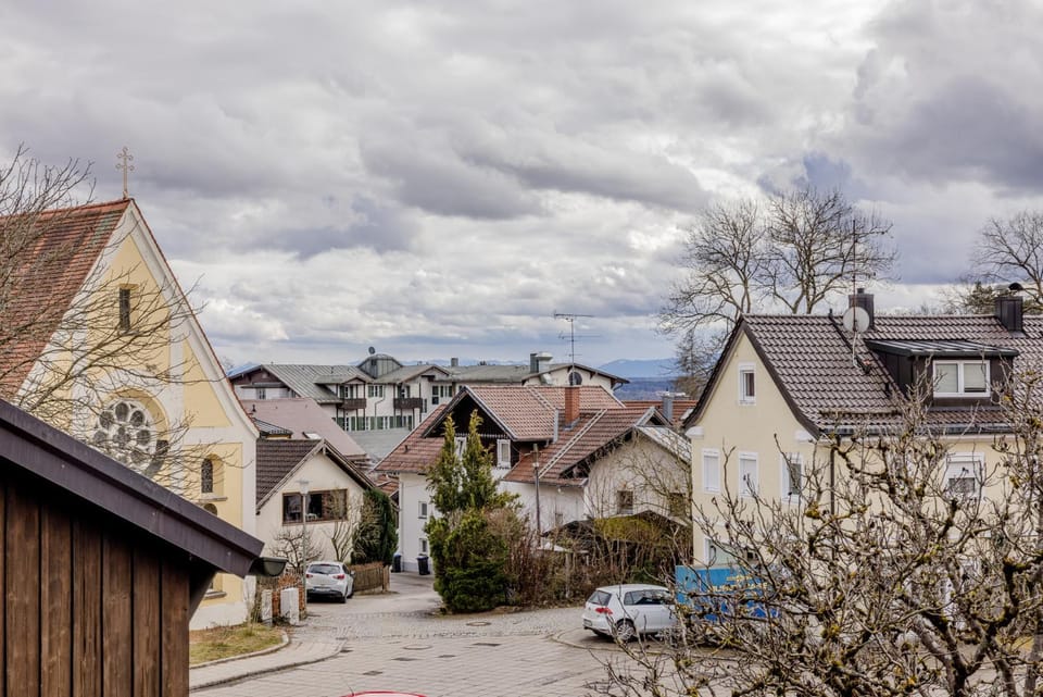 Neighbourhood, Location