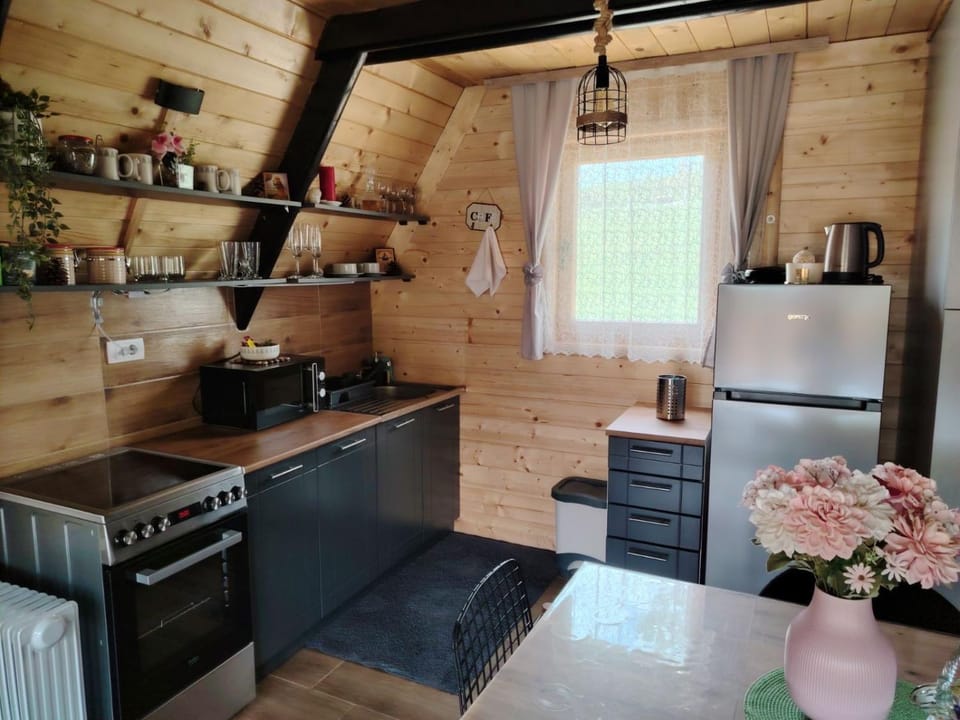 Planinska Brvnara Zlatni Bor House in Zlatibor District, Serbia