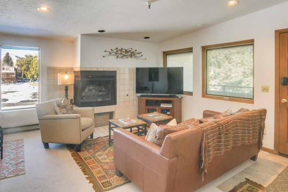 Mtn-View Balcony! Walkable Ketchum Condo House in Ketchum
