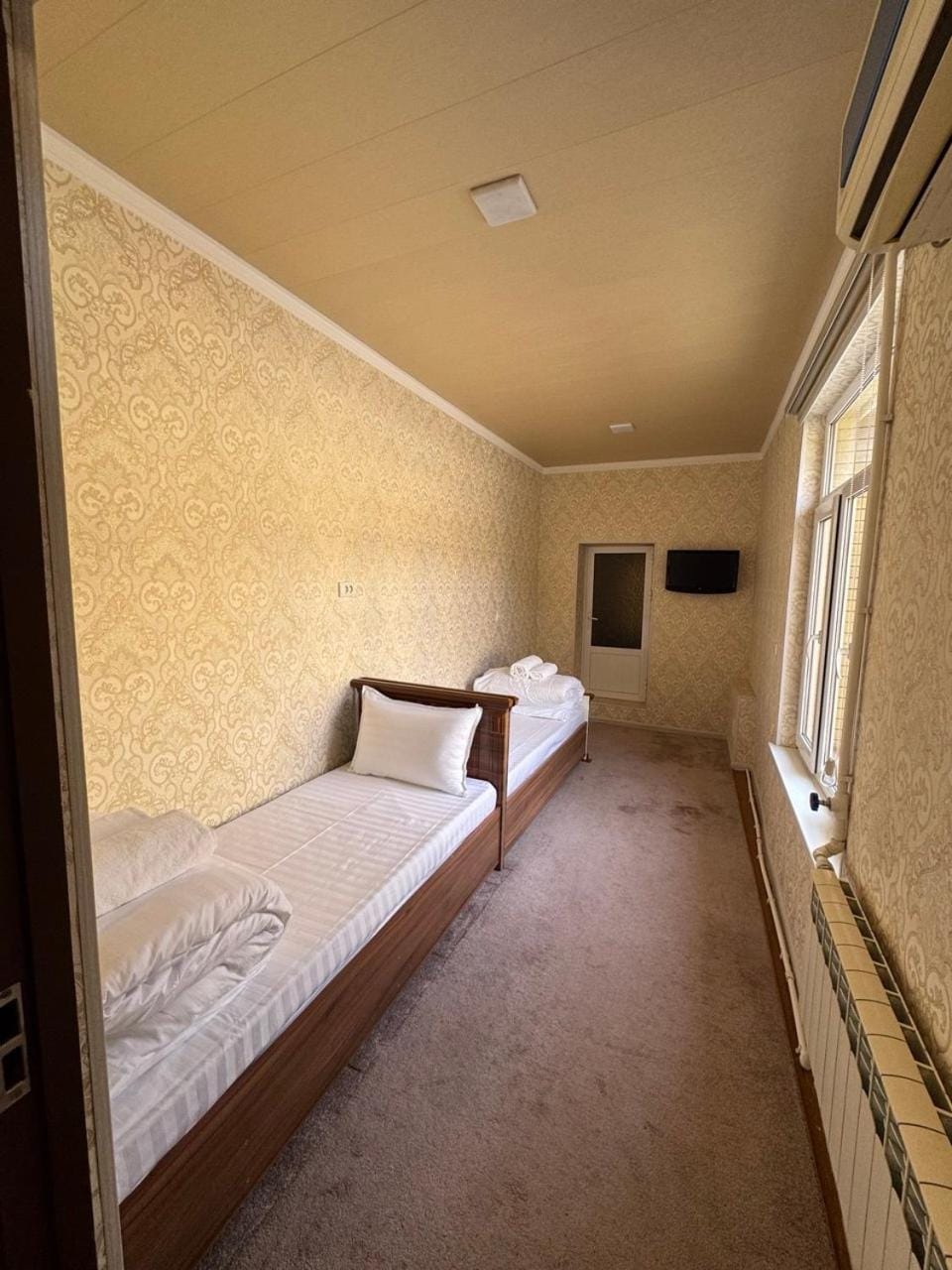 Bed, Photo of the whole room, Bedroom, internet, air conditioner