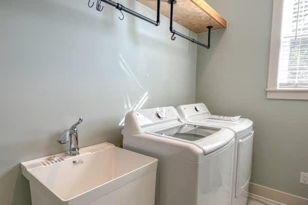 Spring Break New Construction-Private pool- Elevator Private Beach access House in Florida