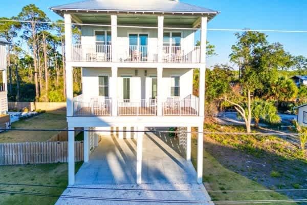 Spring Break New Construction-Private pool- Elevator Private Beach access House in Florida