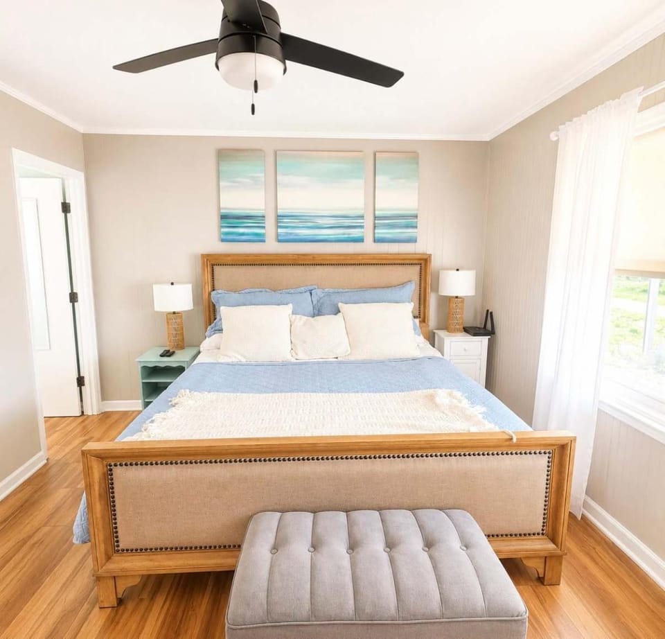 The Honey Hole St George Island Pet Friendly-Heated Private pool West Gulf beaches House in Saint George Island